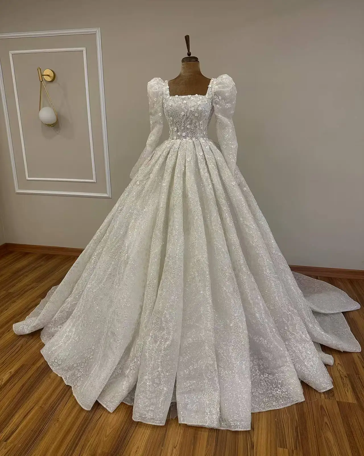 Custom Luxury  Lace Wedding Dress squaer-Neck Ball Gown Princess Gorgeous Bridal Gown Made Romantic Applique A-line