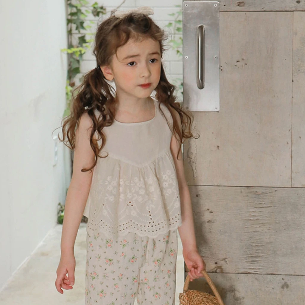 Kids Tops Summer 2026 Korean Style Children's Clothing Girls Lace Halter Top Trendy Vest in Stock Fashionable Kids' Wear