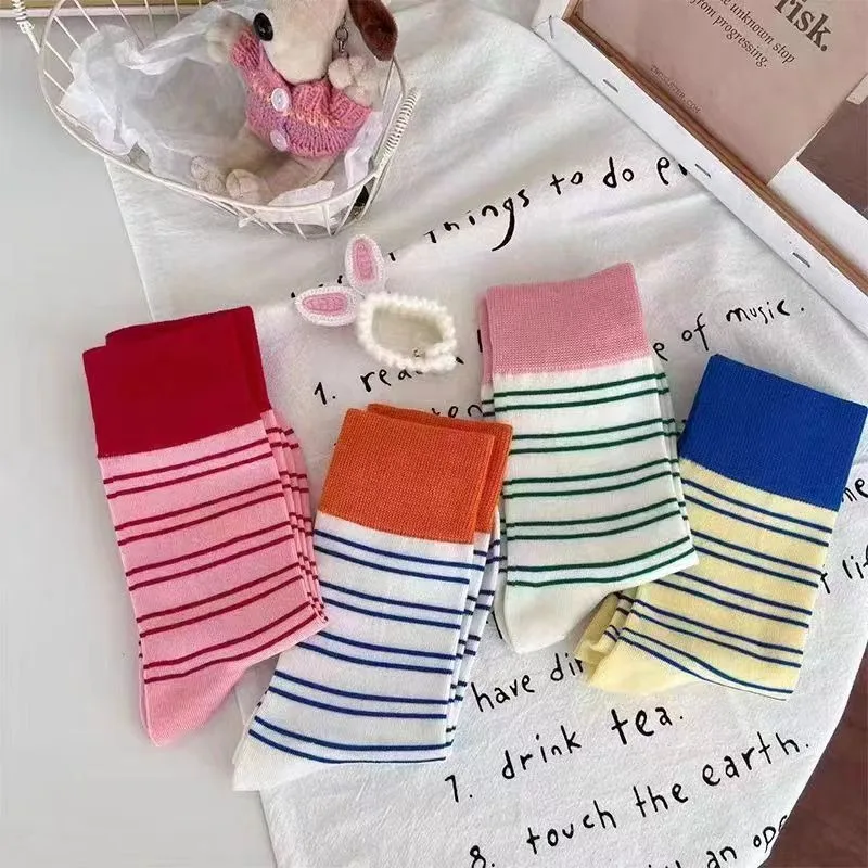 ถุงเท้าข้อสูง 6 คู่ ถุงเท้าผู้หญิงแบบกลาง ชุดถุงเท้าฤดูร้อน ระบายอากาศได้ดี สบายๆ ลายทางหลากสี ถุงเท้ากลางน่องสำหรับฤดูใบไม้ผลิและฤดูใบไม้ร่วง สำหรับสาวๆ