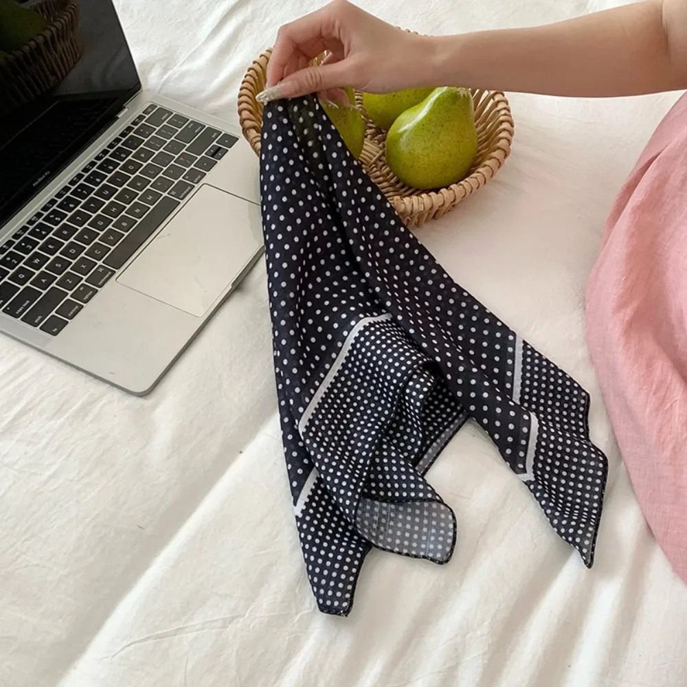 

Модный солнцезащитный маленький квадратный платок-повязка для волос в корейском стиле, головной платок-бандана с принтом в горошек, повседневный шарф