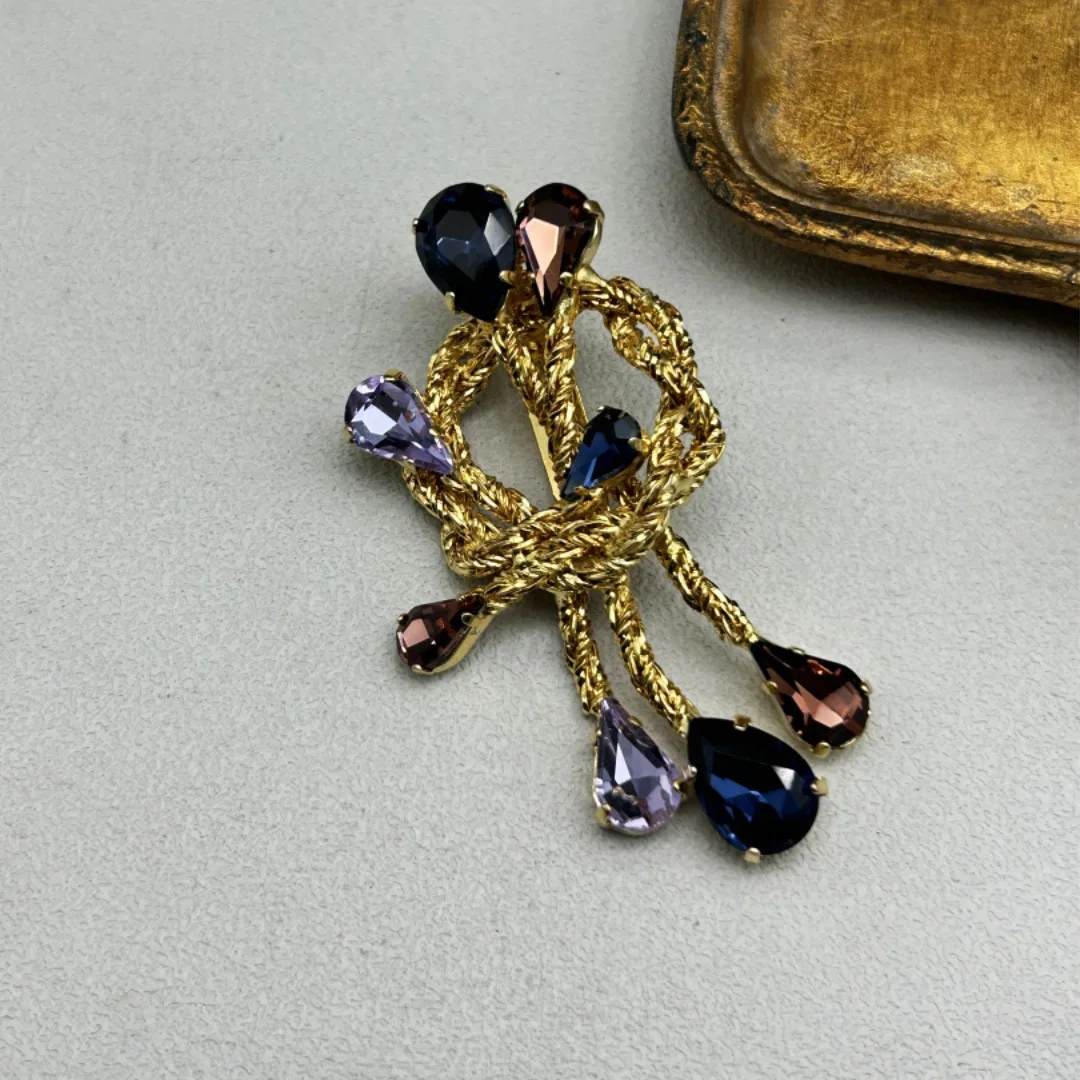 Vintage Copper Alloy Colored Diamond Brooch Fashionable Luxury Heavy Workmanship High-quality Brooch