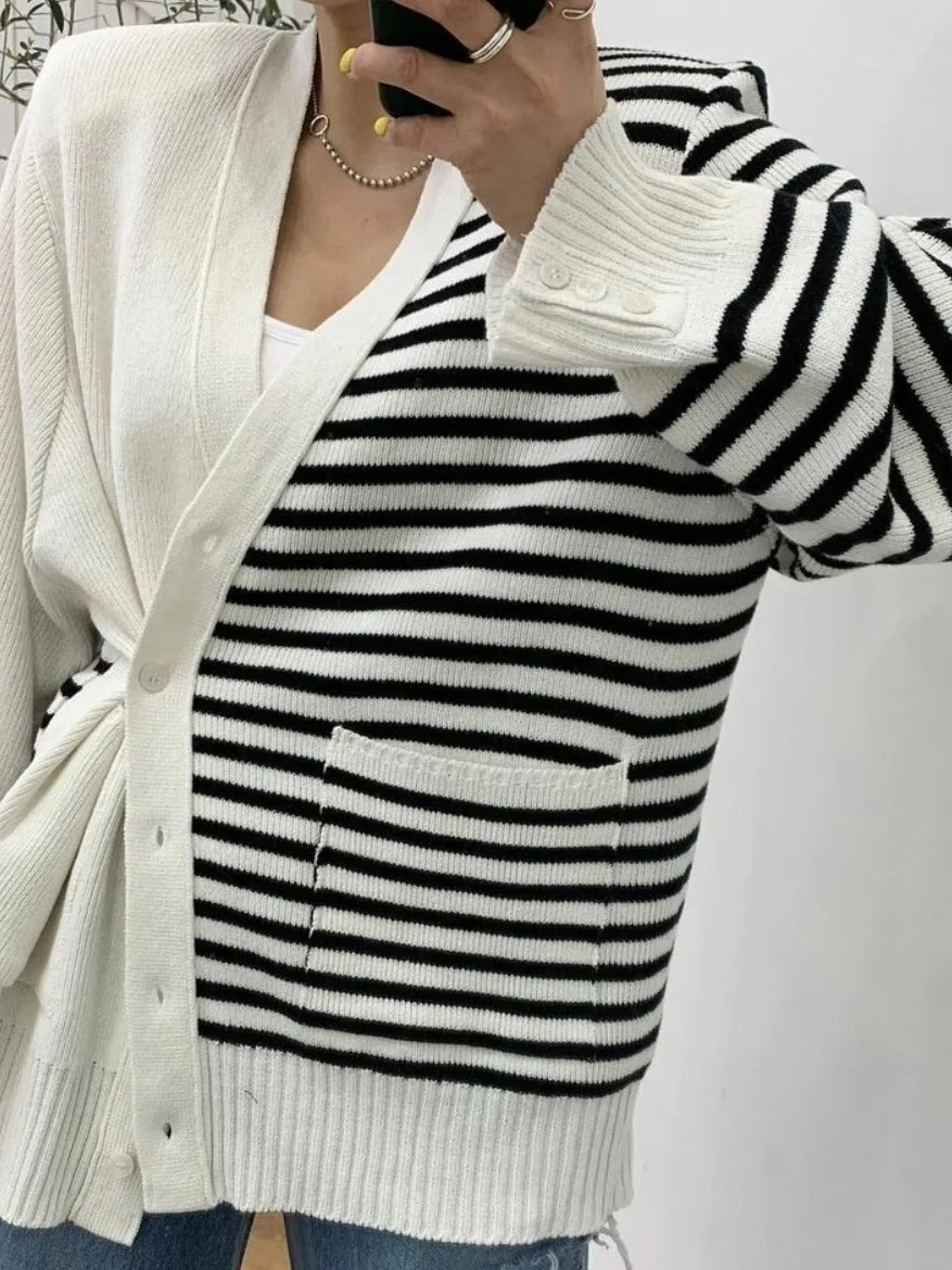 

Dongda Gate INS Color Blo Design Knitted Open Cardigan Jaet V Ne Loose Fit Summer Season Button Closure