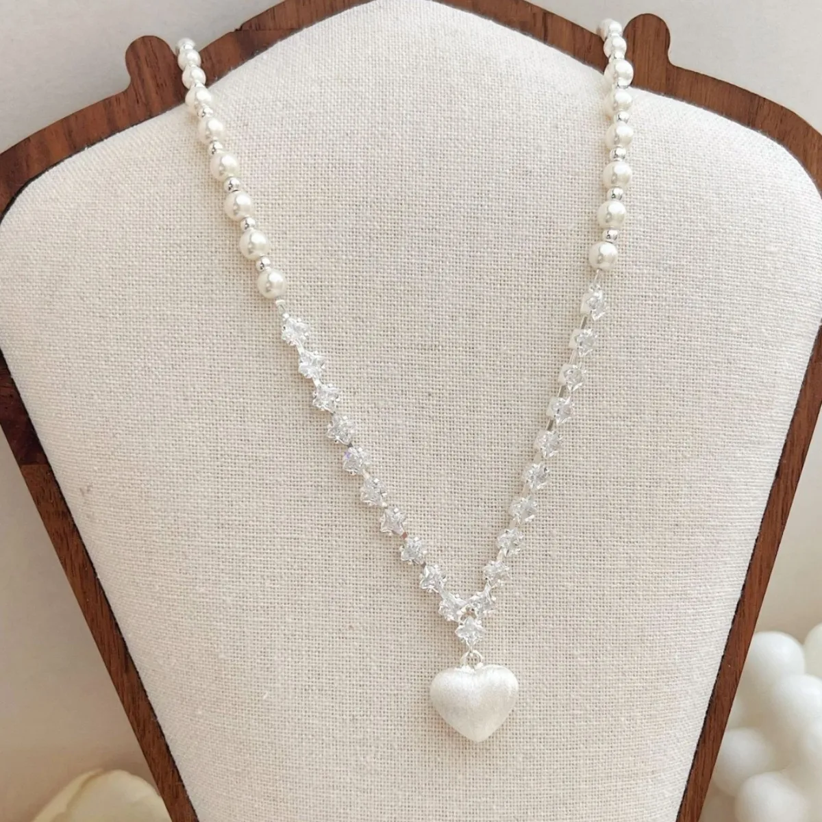 High-end Brushed Metal Heart Pendant Necklace, Light Luxury Commuter Jewelry, Versatile Accessories