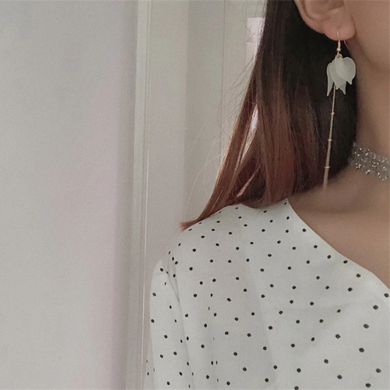 White Plastic Flower Hook Earrings Fairy Long Hanging Earrings for Women Acrylic Temperamental Party Ear Jewelry Gold Color Link