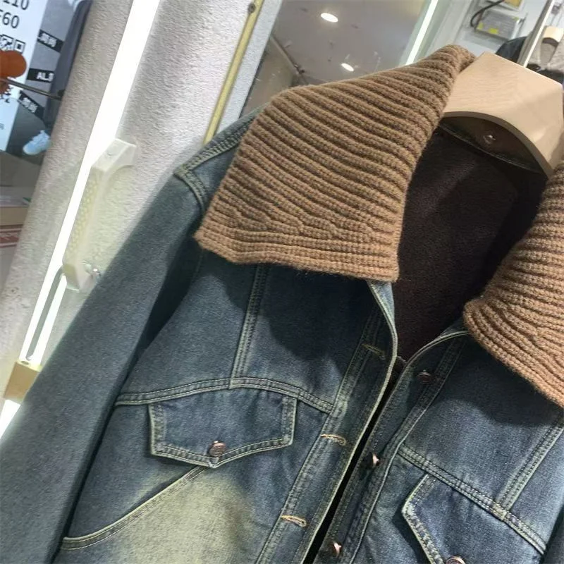 2024 Autumn And Winter Velvet Padded Denim Jacket Women's Short Top New Fashion Retro Knitted Short Warm Coat With Raw Edges Top