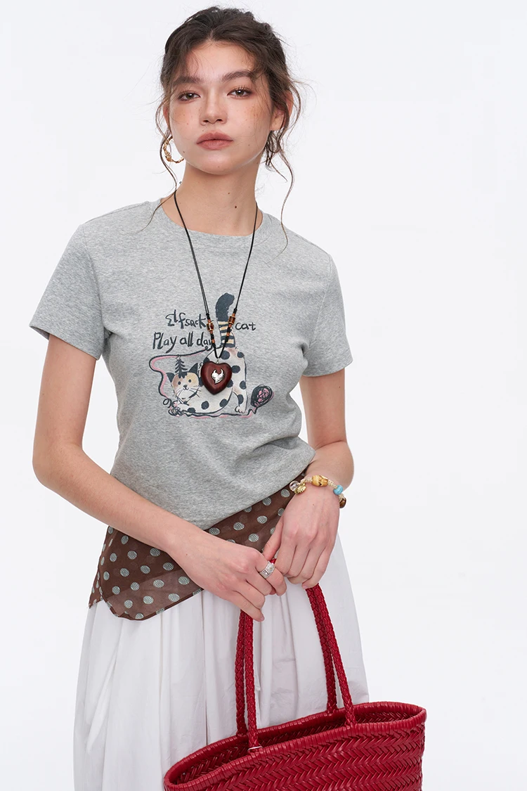 ELFSACK Women's Sweet Short Sleeve Graphic Tee with Cute Print, T-Shirt with Multiple Color Options, Loose Casual Autumn Top
