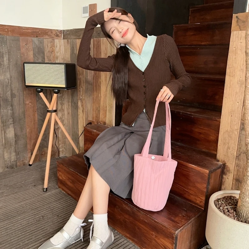

Versatile Carryall Pleated Bucket Bag Shoulder Bag for Travel and Everyday Use