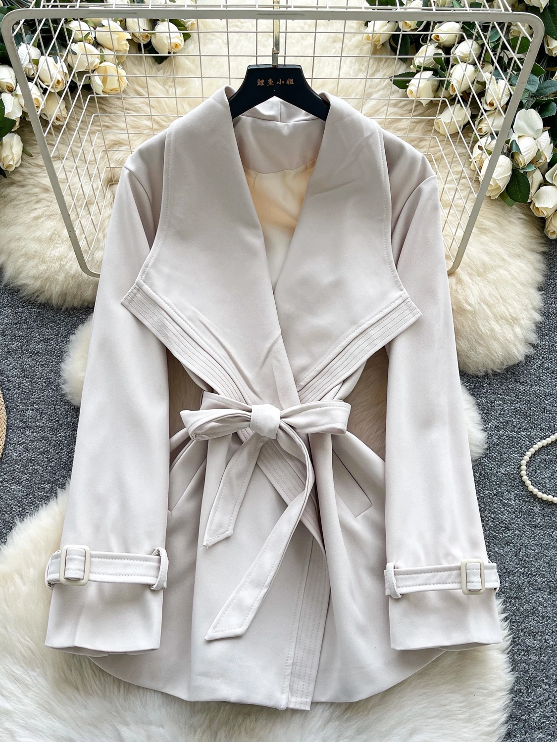 معطف SuperAen Retro على الطراز الإنجليزي كبير بياقة مقلوبة ورباط على الخصر للنساء سترة بدلة على الموضة