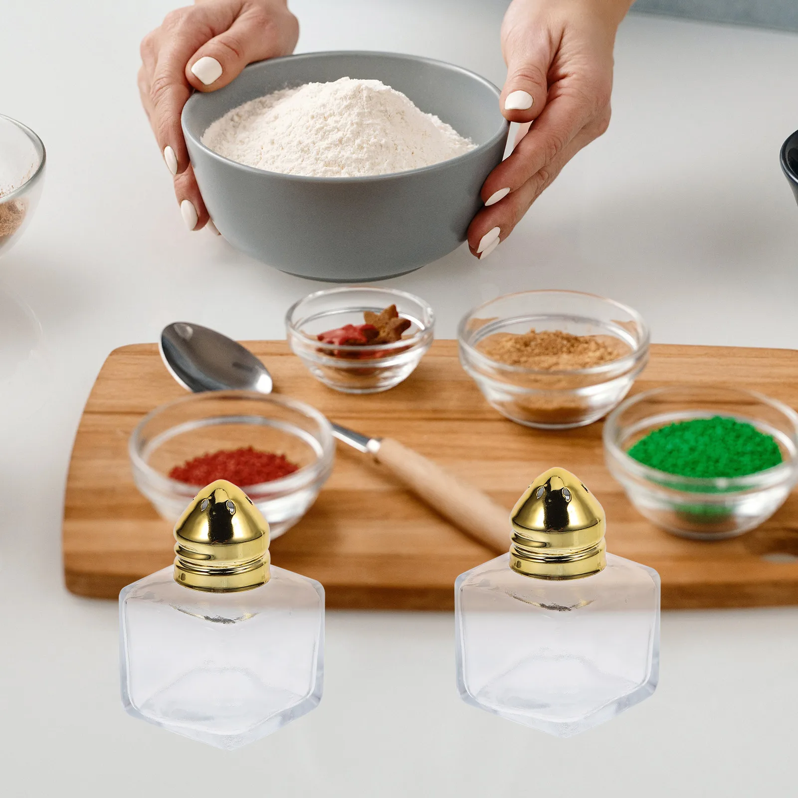 

3Pcs Glass Pepper Shaker Set Kitchen Accessories Space Saving Condiment Organizer 15ml Salt and Pepper Shaker Storage Containers