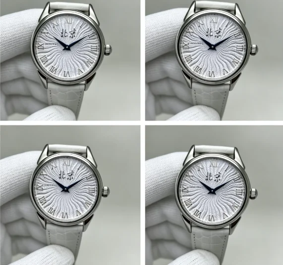 Manual Mechanical Men's Watch with Silver Tire Pattern