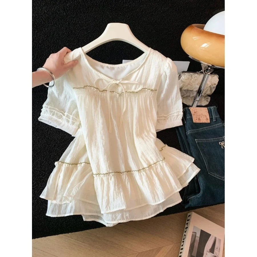 

Летний топ с короткими рукавами-фонариками для женщин: модный дизайн, с бантом, стройнящий, скрывающий живот, в нежном стиле для прогулок по городу