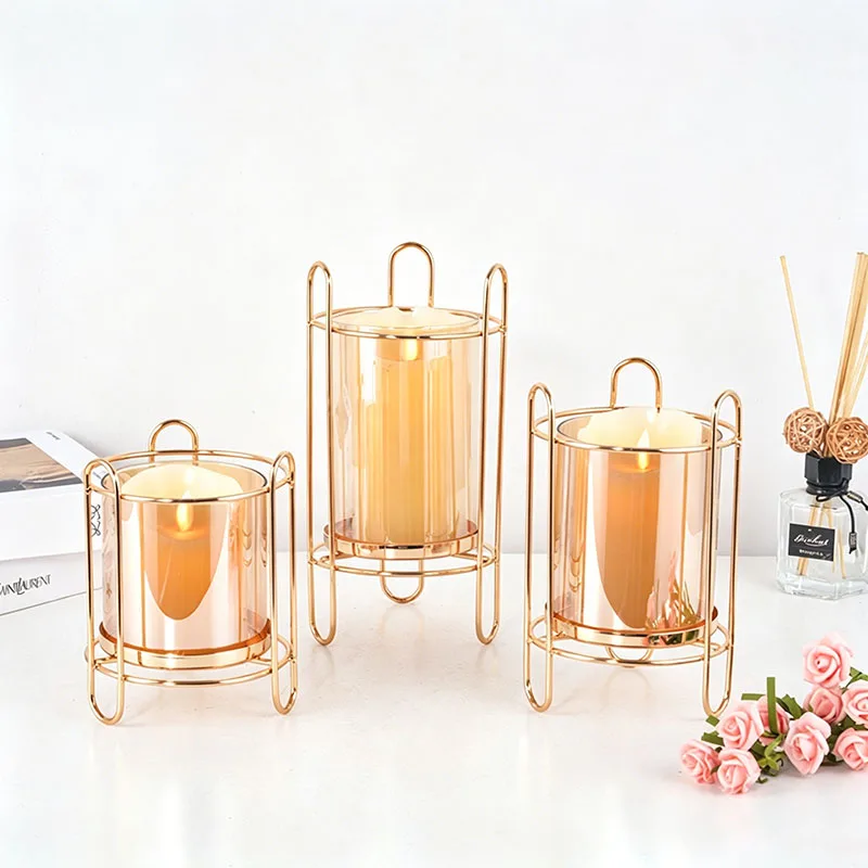 Europäischer Glas-Kerzenständer, Luxuriöse Tischdekoration für Candle-Light-Dinner und Atmosphäre im Esszimmer