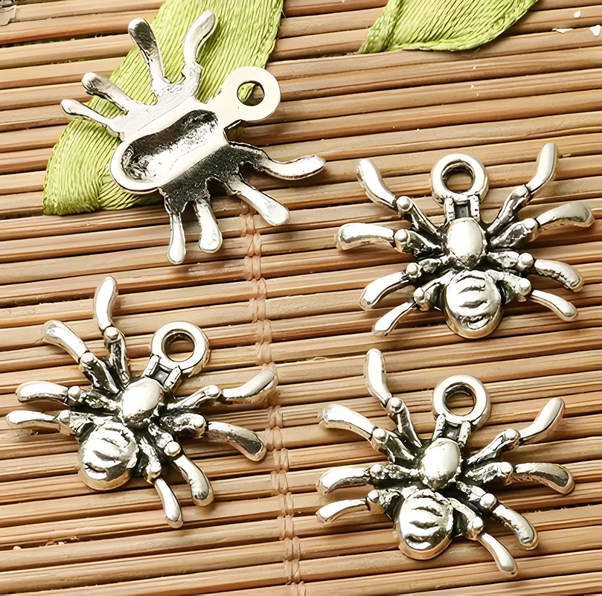 

20pcs 15*19mm Alloy matel spider design pendants HWEF2838