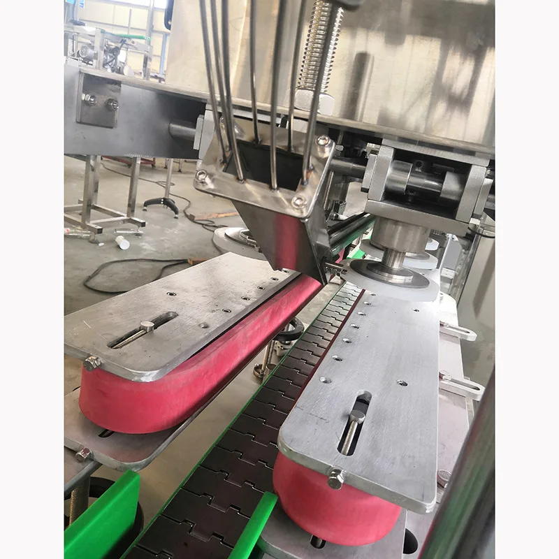 Botella redonda automática del fabricante, botella cuadrada, tapa de plástico, tapa de seis ruedas, máquina para frotar, tapa automática, boca de caballo colgante