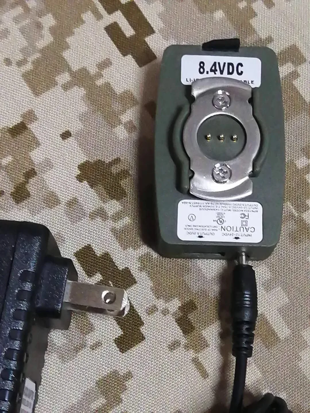 ملحقات تكتيكية للصيد في الهواء الطلق، ملحقات جهاز الاتصال اللاسلكي، شاحن TCA152 قياسي 8.4VDC عالي الكفاءة