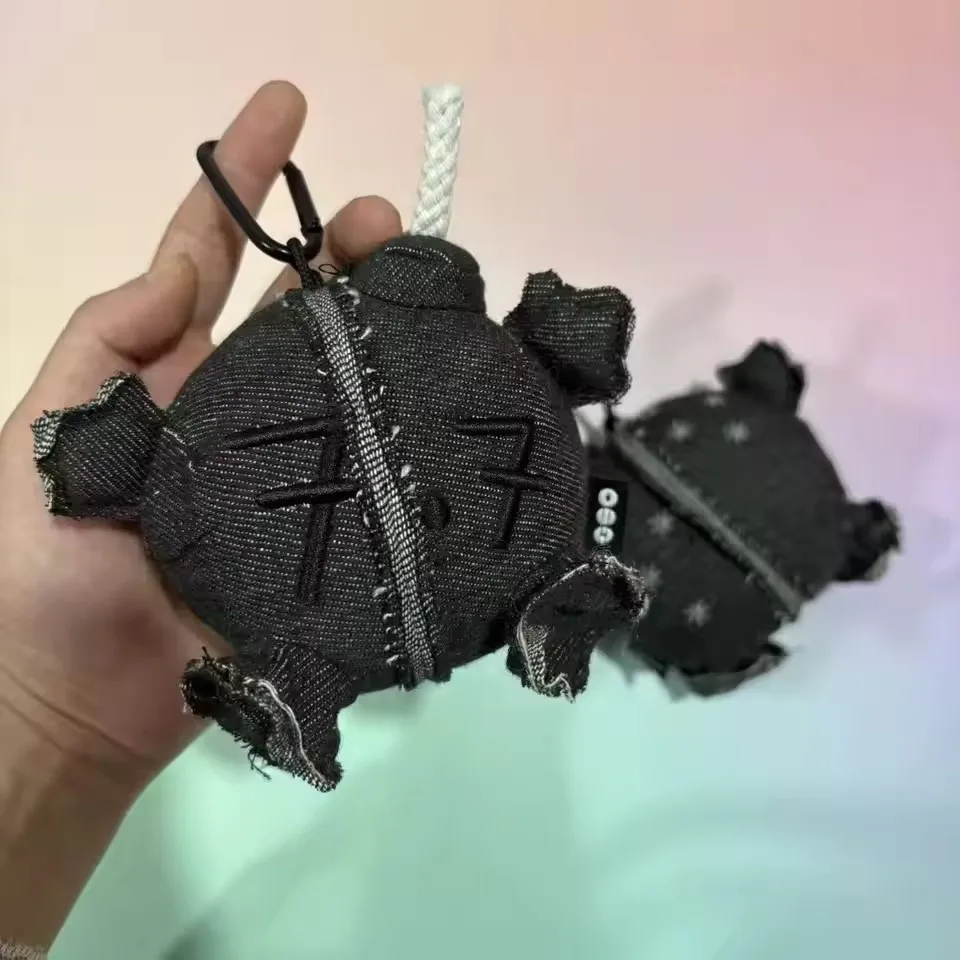 13cm Kawaii Schwarzer Denim-Ball Plüsch-Schlüsselanhänger Kohleofen-Anhänger Plüschtier Weihnachts- und Geburtstagsgeschenk für Fans