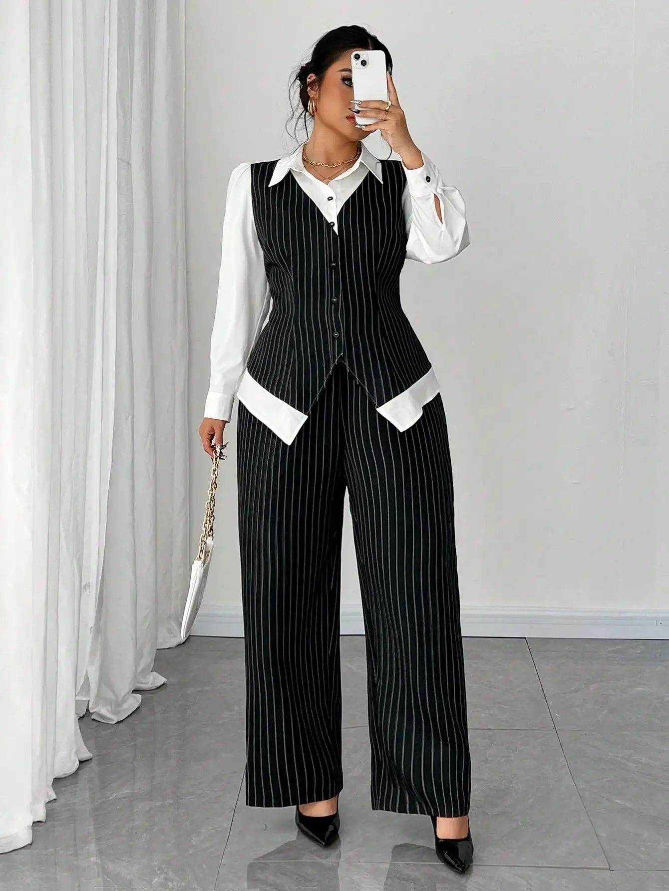 

Комплект из жилета и брюк в полоску для женщин больших размеров с белым воротником-рубашкой – Элегантный деловой костюм-двойка