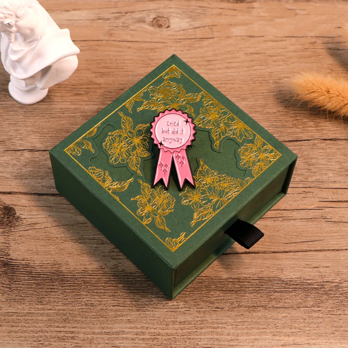 

Сушеный, но сделал это в любом случае Медаль Эмалированные значки на рюкзаке Женские броши Шпильки для шляпы Аксессуары для косплея Игрушки Подарочная коробка