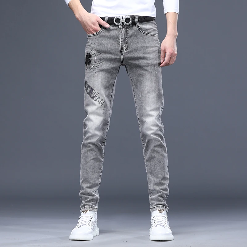 

Осенняя новинка: мужские джинсы Slim Fit с принтованными стразами, корейский стиль, повседневные длинные брюки, средняя посадка, хлопок, стрейч-деним