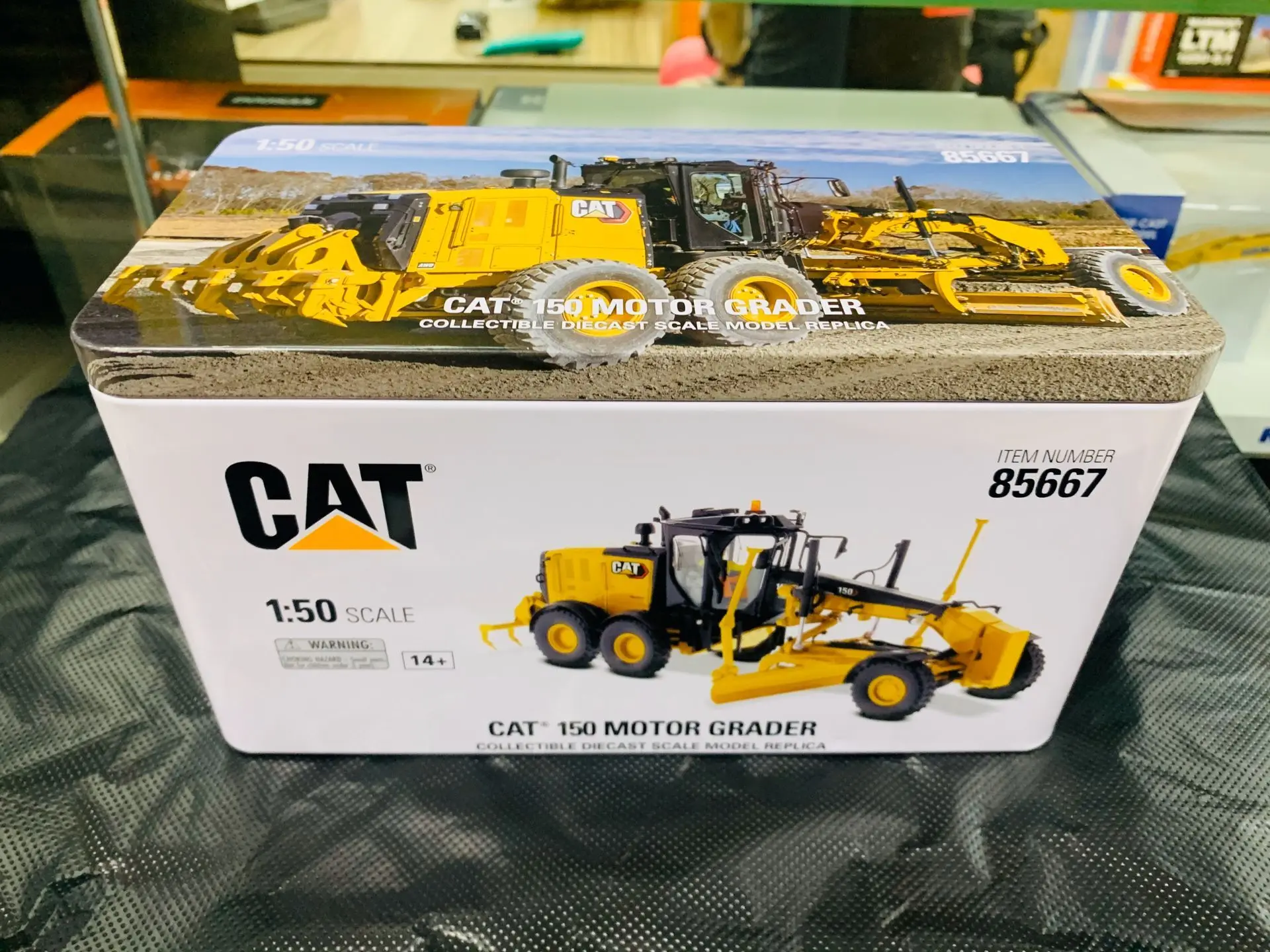 DM 150 Motor Grader 1:50 Scale Metal Model By DieCast Masters DM85667 New in Box