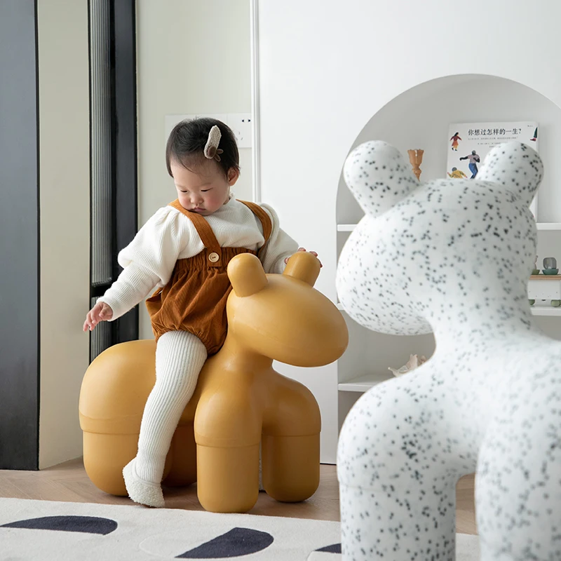 Chaise de poney de célébrité d'internet pour des enfants, jouets créatifs de bande dessinée, chaise animale de jardin d'enfants, protection de l'environnement