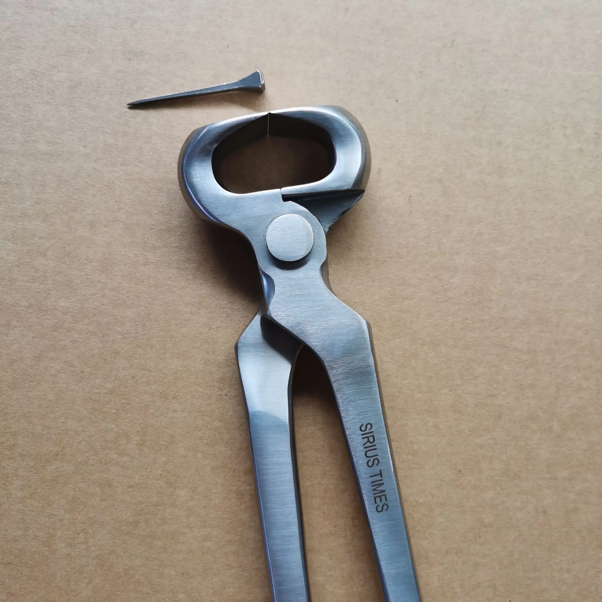 كماشة حافر 12 بوصة 16 بوصة زنبركية محملة مسبقًا أدوات فارير من الفولاذ الكروم الفاناديوم أدوات قادين حافر الحصان