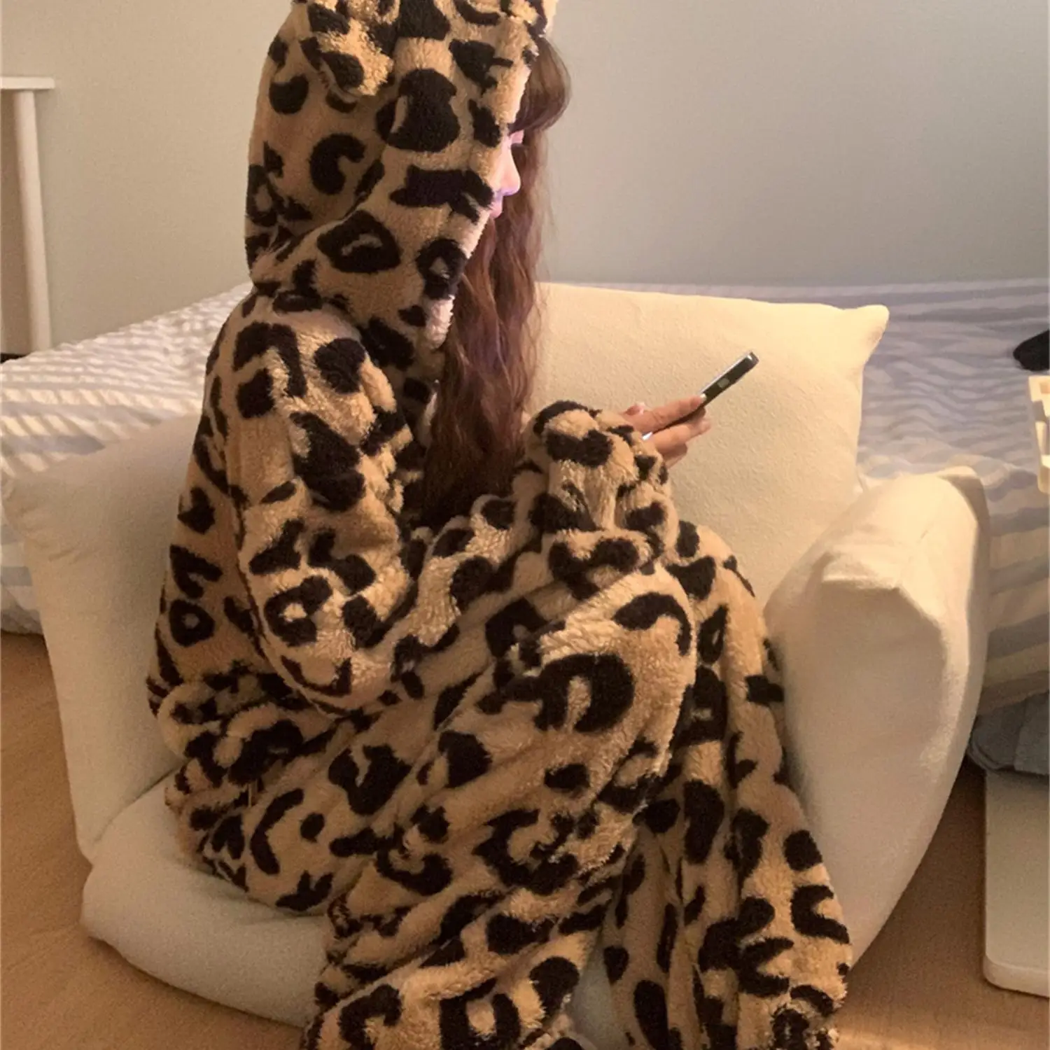 

Retro Leopard Print Coral Fleece Bodysuit For Women Winter Thickened Warm Loose Loungewear Jumpsuits Set