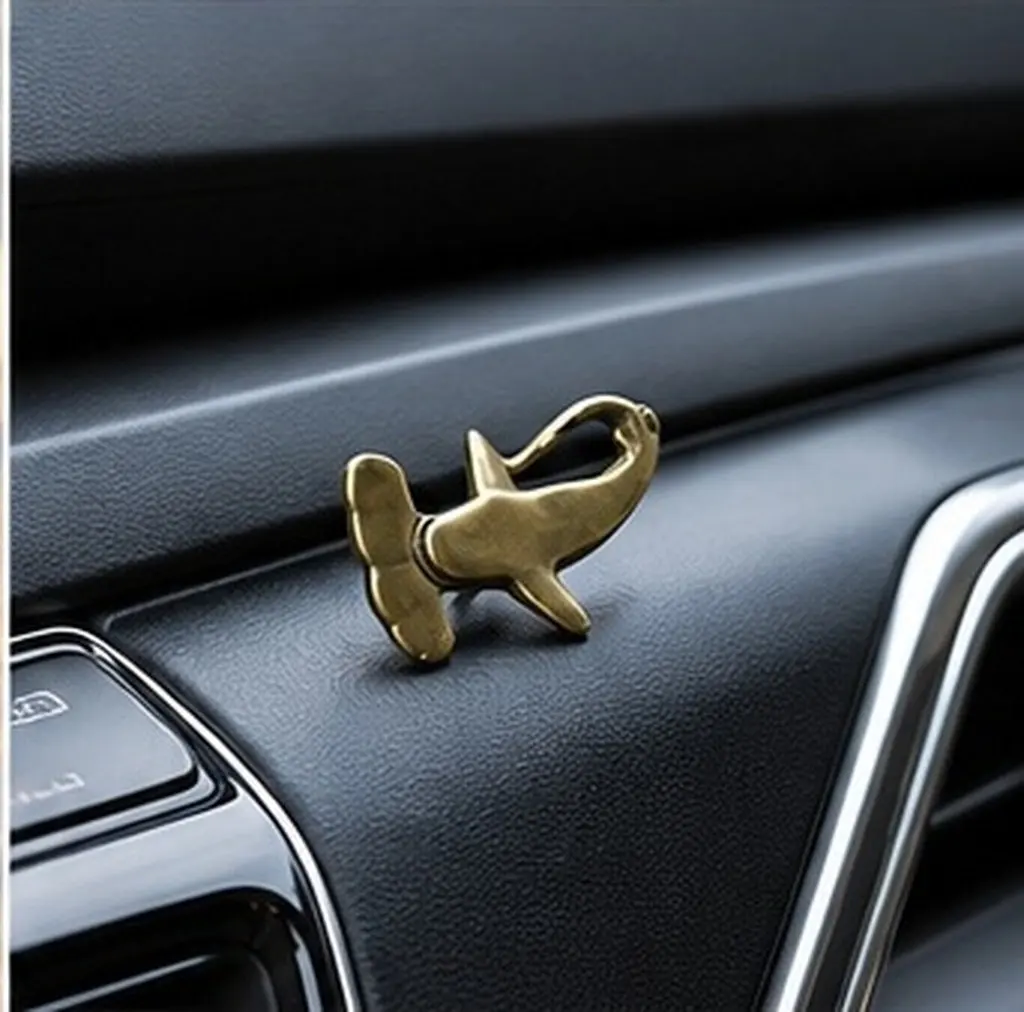 Brass Shark Tea Pet Decor – Handcrafted Vintage Desktop Ornament for Home, Office & Car Interior