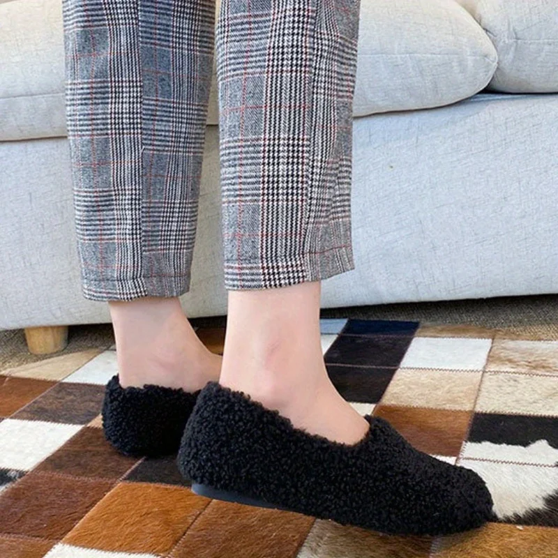 

2026 New Luxury Femme Winter Cotton Shoes Fashionable Women Warm Plush Comfortable Women Flats