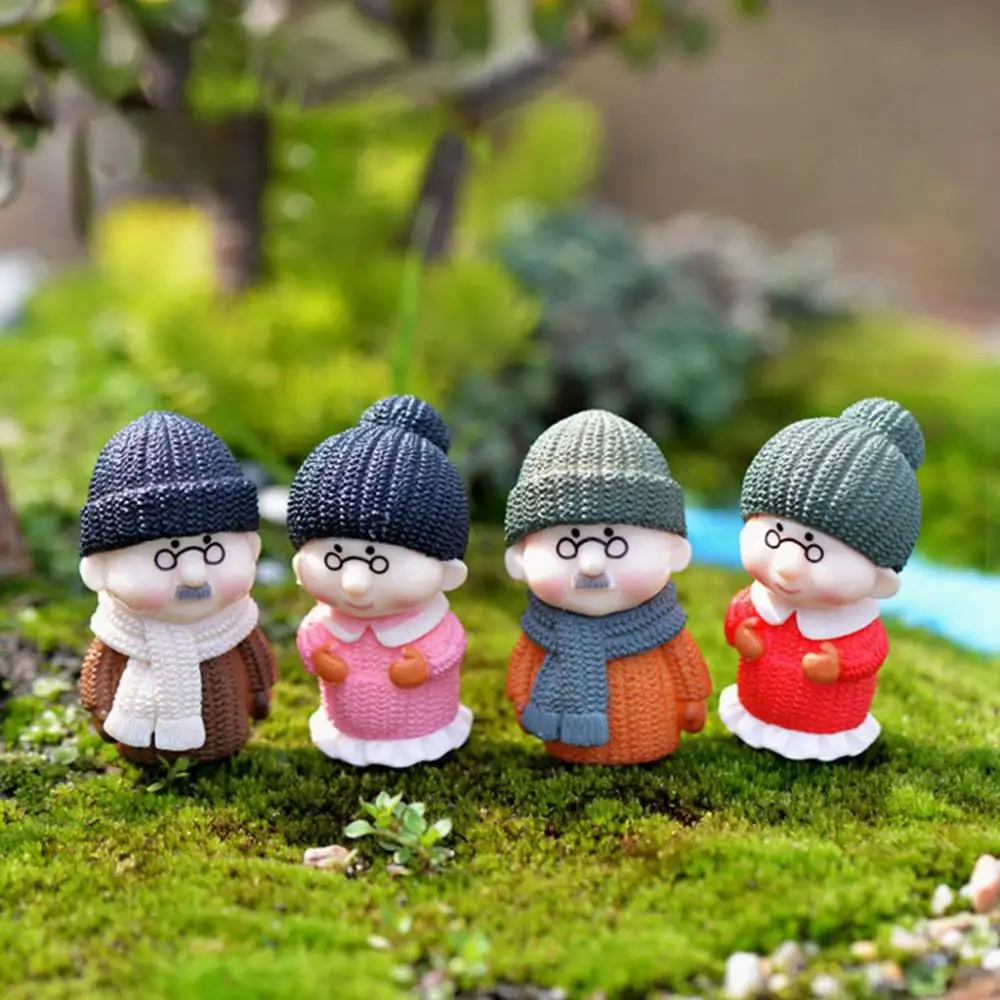 DIY Accessories Miniatures Crafts Winter Clothing Grandparents Figurines Micro Landscape Cake Ornament Old Couples Statue