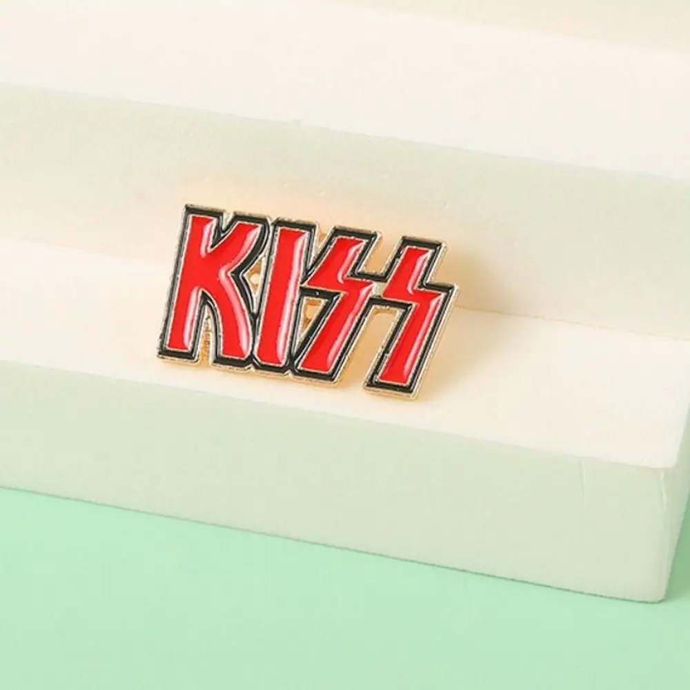 Lapel Pin Valentine's Day Kiss Brooches Punk Letter Shirt Lapel Pins Love Couple Style Enamel Brooches Friend