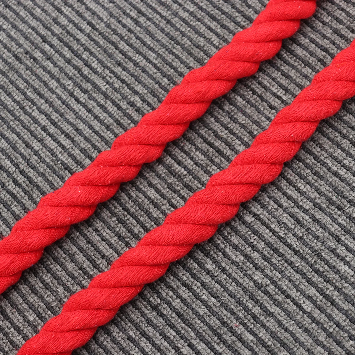

Cotton 2 Metre Rope Red Durable For Daily Use Stable Braid Rope Pet Control