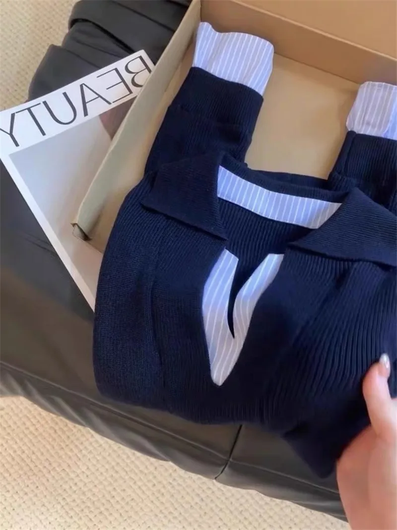 

Женские пуловеры в стиле ретро с декоративными элементами: украшение, улучшение, обогащение, подчеркивание, повышение качества, элегантность.