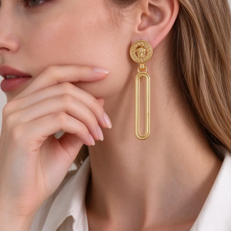 Retro Baroque Relief Portrait Stud Earrings for Women Vintage Greca Pattern Metal Ear Jewelry Hypoallergenic Daily Party Statement Ear Ornament Gift for Ladies Dating Wedding Banquet Accessories
