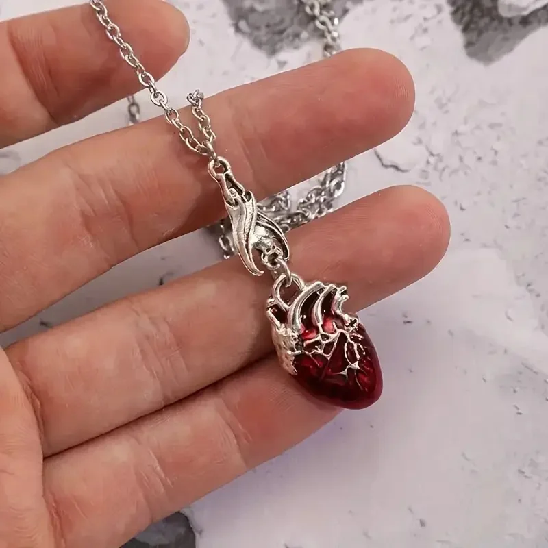 Anatomische Herz-Halskette, roter menschlicher Herz-Charm, Grunge-Schmuck, Geschenk für Sie, zierlicher silbriger Schmuck für Paare, passende Halskette