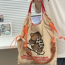 女性のためのクマの刺繍が施されたデザイナーバッグ,大きなナイロンのバッグ,漫画のショルダーバッグ,女性のためのトートバッグ