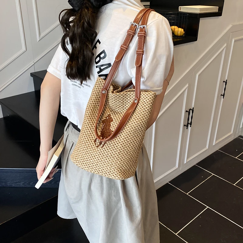 

Fashionable Messenger Bag Women, Leather Shoulder Handbag With Gold Hardware, Elegant Crossbody For Daily Use