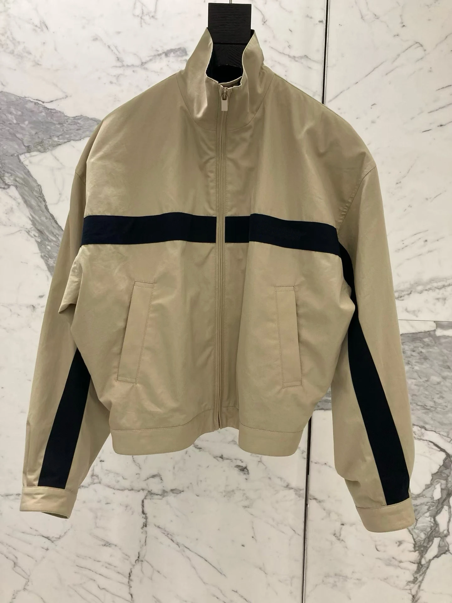 

Весенняя новинка 2026: Повседневная куртка с контрастными вставками, ветрозащитная, свободного кроя, высокого качества, простая, удобная, универсальная.