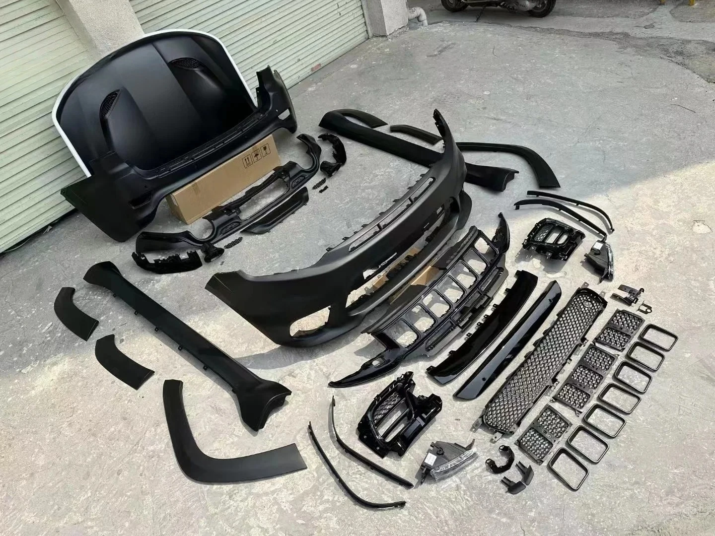 SRT Body Bumper For  Grand Cherokee SRT Body Kits