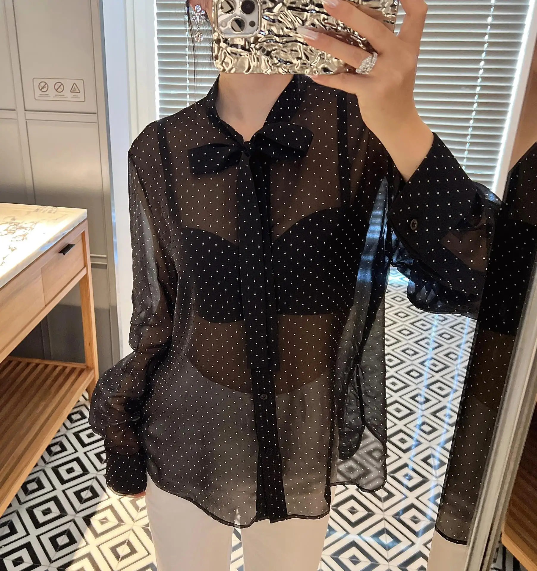 

2024 Summer New Women's Wear Fashionable, sexy, elegant black silk polka dot shirt 0430