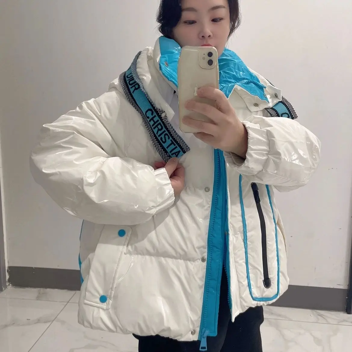 2024 New Down Jacket Women Winter Coat Warm White Duck Down Jackets Short Fashion Femme Glossy Hooded Loose Big Size Parka