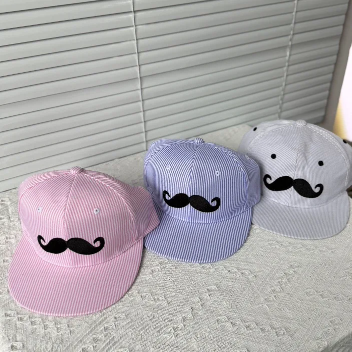Fine stripe mustache embroidery, flat brim side with letter baseball cap suitable for commuting, traveling and taking photos