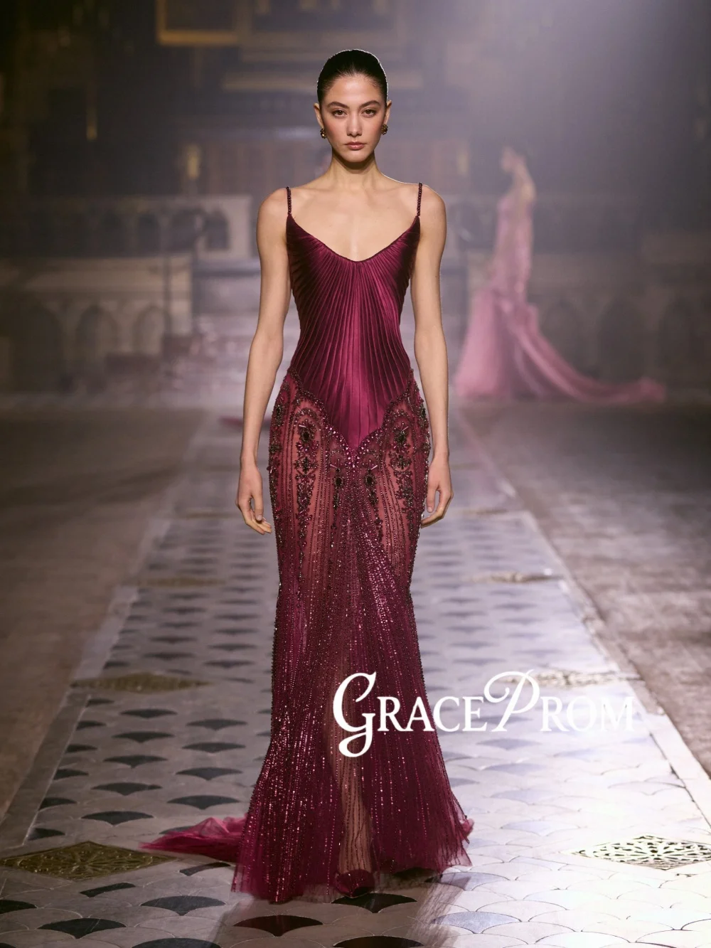 Pleated Opulent Crystal Long Evening Dress Glamorous Thin Straps Wedding Party Gowns Customized Mermaid Long Banquet Gowns