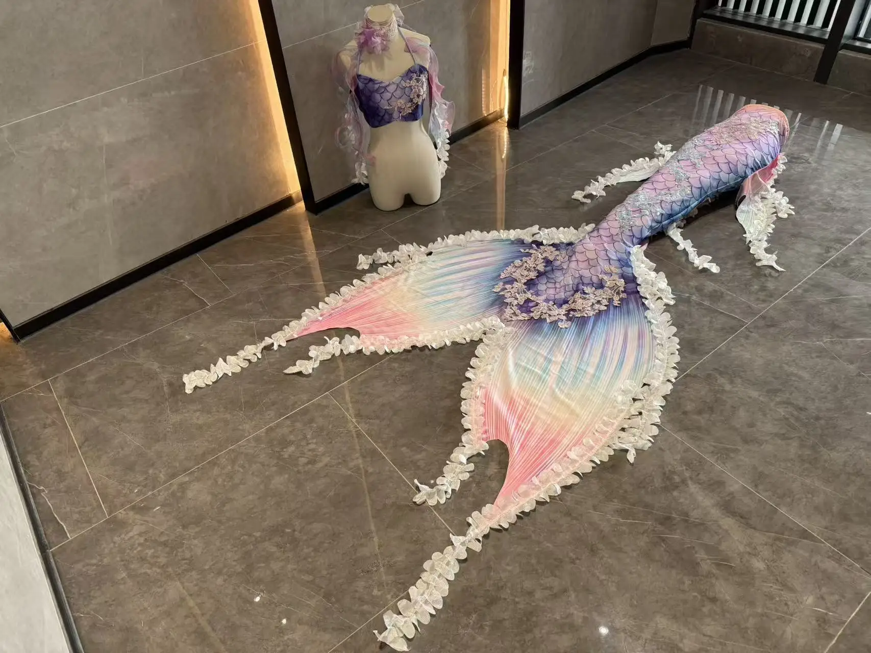 

New Gold Foil Floating Yarn Pattern Mermaid Tail Aquarium Performance Swimsuit Can Be Customized For Diving Beauty Fish Tail