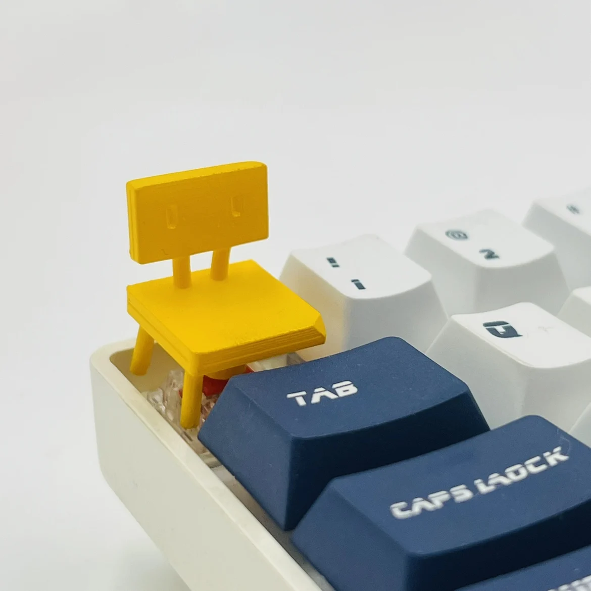 Ajaxcat Cartoon Keycap Anime Suzume Kleine Stoel Mechanische Toetsenbord Accessoires 3d Creatieve Vakman Keycap Spel Cadeau