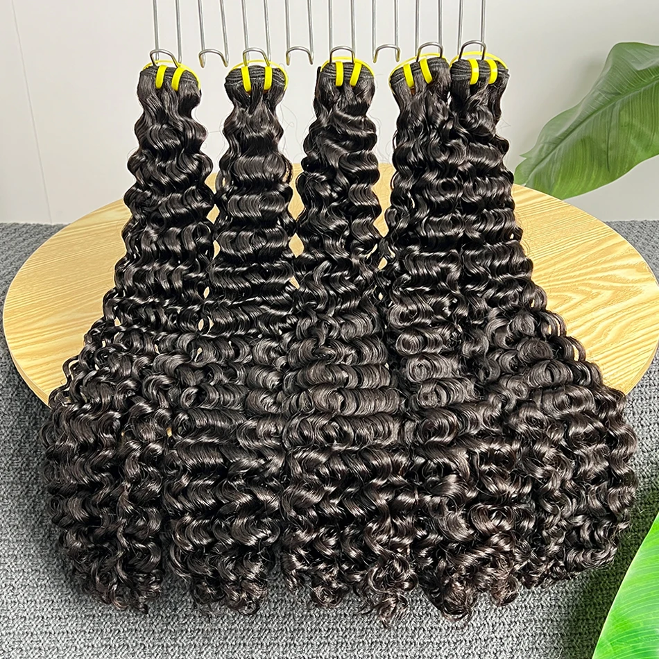 Fasci di capelli umani ricci doppi disegnati Colore nero naturale 10 "-30" Estensioni di tessitura dei capelli vergini grezzi non trattati al 100% all'ingrosso