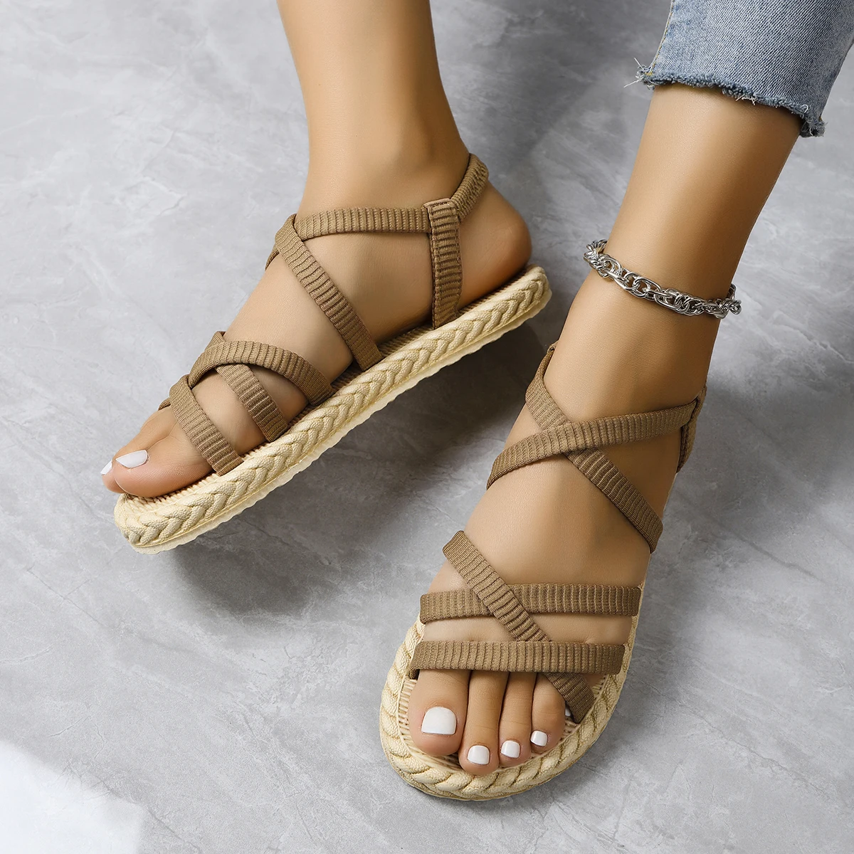 Women\'s fashion trend strap non-slip wear comfortable soft soled flat sandals
