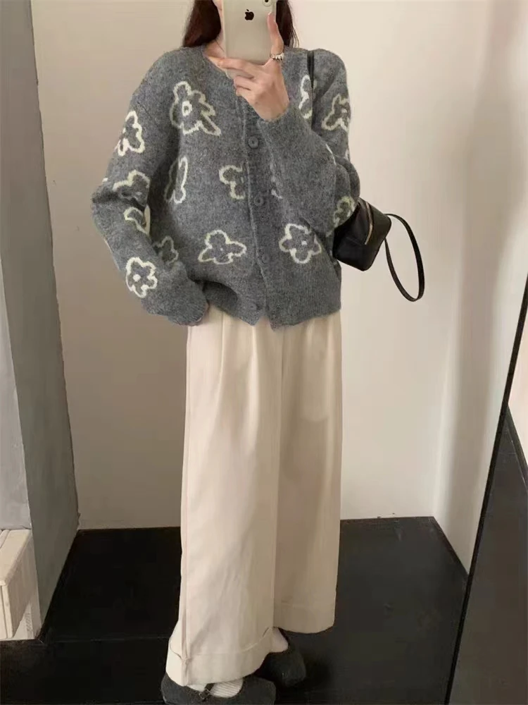 

Autumn and winter new jacquard knitted cardigan top for women, loose and lazy style, 2025 Korean round neck sweater jacket