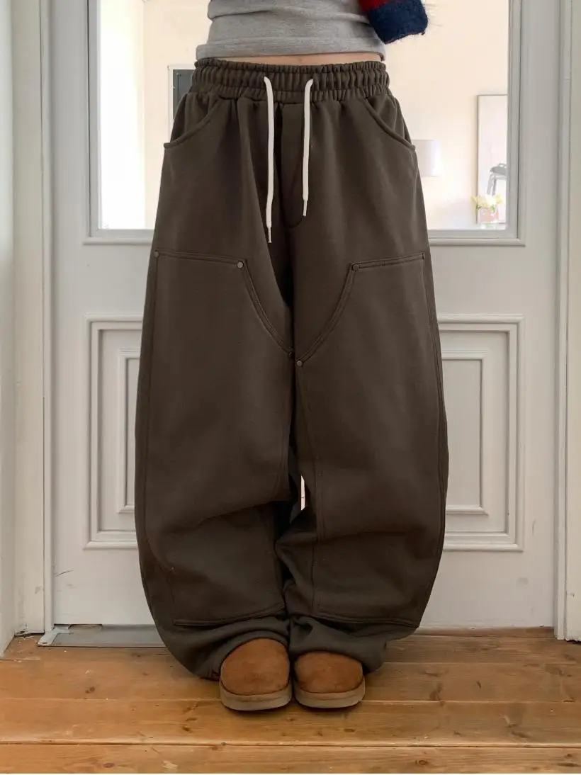 

Street Style Retro Unisex Wide Leg Casual Pants Rivet Design Pocket Detail Elastic Waist Comfortable Spring Season Ladies Tro...
