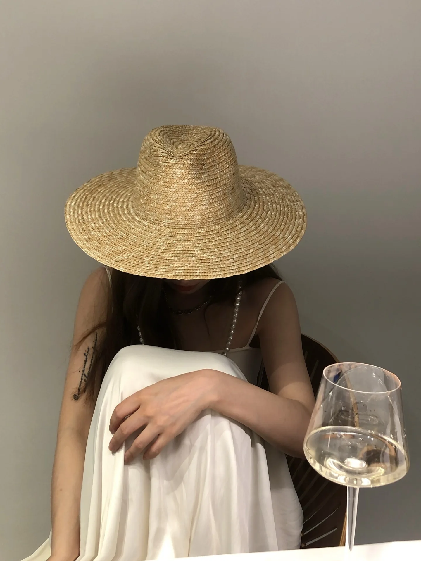 2024 Spring/Summer Wheat Straw Big Eaf Jazz Straw Hat Pearl Chain Wheat Straw Fashion Travel Beach Straw Hat Women